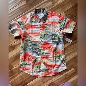 NWT Dog Threads Tropical Print Red and Green Unisex Shirt
